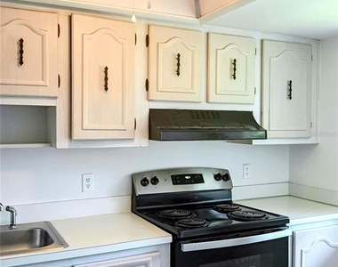 333 Lake Howard Drive Nw - Photo Thumbnail 4
