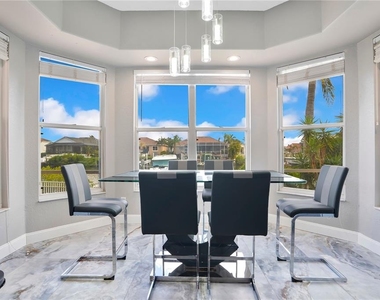 934 Symphony Isles Boulevard - Photo Thumbnail 4