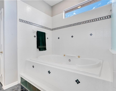 934 Symphony Isles Boulevard - Photo Thumbnail 16