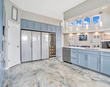 934 Symphony Isles Boulevard - Photo Thumbnail 12