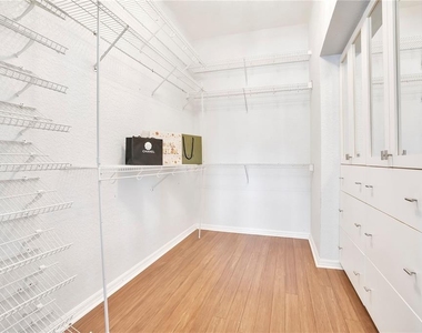 934 Symphony Isles Boulevard - Photo Thumbnail 20