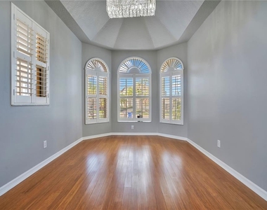 934 Symphony Isles Boulevard - Photo Thumbnail 8