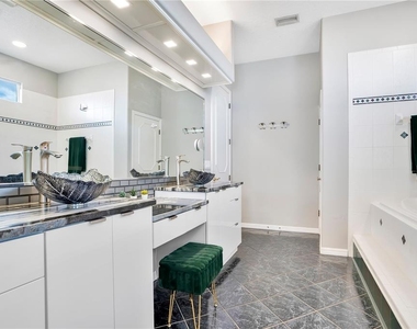 934 Symphony Isles Boulevard - Photo Thumbnail 17
