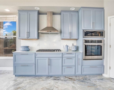 934 Symphony Isles Boulevard - Photo Thumbnail 11