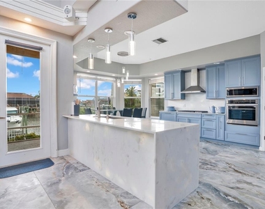 934 Symphony Isles Boulevard - Photo Thumbnail 2