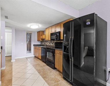 1810 Nw 23rd Boulevard - Photo Thumbnail 9