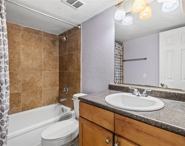 1810 Nw 23rd Boulevard - Photo Thumbnail 13