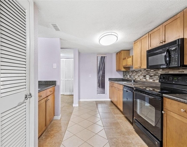 1810 Nw 23rd Boulevard - Photo Thumbnail 8