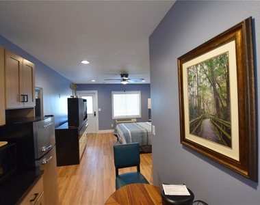 704 S Lakeshore Boulevard - Photo Thumbnail 3