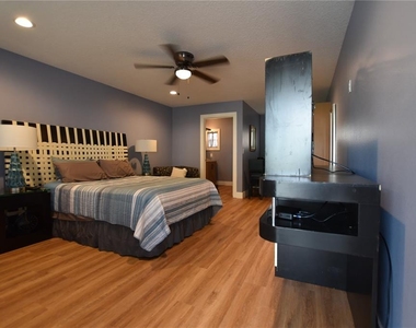 704 S Lakeshore Boulevard - Photo Thumbnail 2