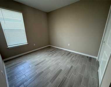 15013 Shady Palms Lane - Photo Thumbnail 11