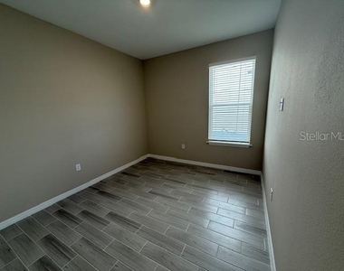 15013 Shady Palms Lane - Photo Thumbnail 16