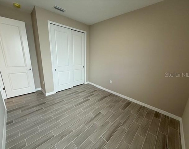 15013 Shady Palms Lane - Photo Thumbnail 13