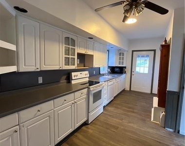 485 S Walnut Street - Photo Thumbnail 2