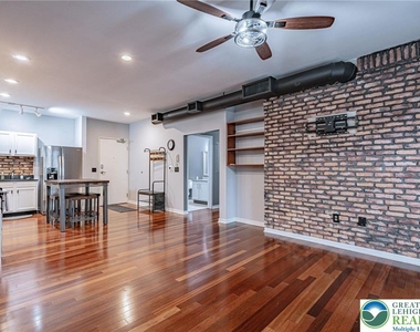 11 W 2nd Street - Photo Thumbnail 9