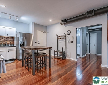 11 W 2nd Street - Photo Thumbnail 7