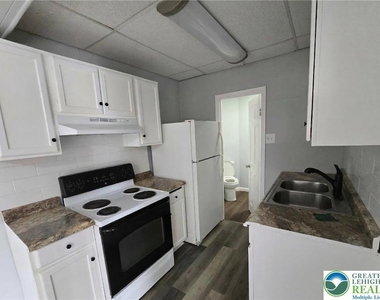 149 W Ridge Street - Photo Thumbnail 4