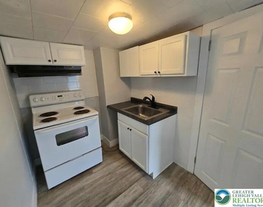 149 W Ridge Street - Photo Thumbnail 7
