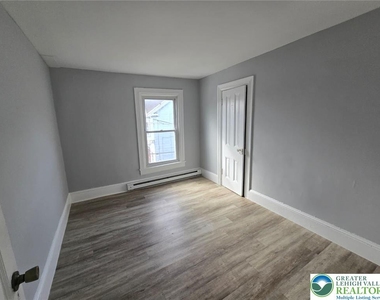 149 Ridge Street - Photo Thumbnail 2