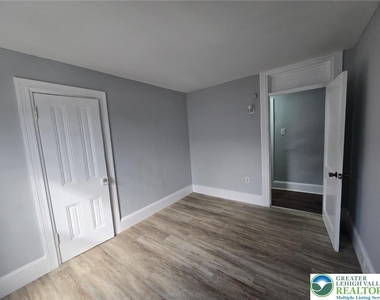 149 Ridge Street - Photo Thumbnail 3