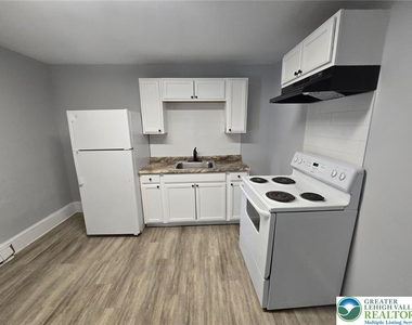 149 Ridge Street - Photo Thumbnail 4