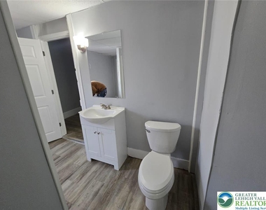 149 Ridge Street - Photo Thumbnail 6