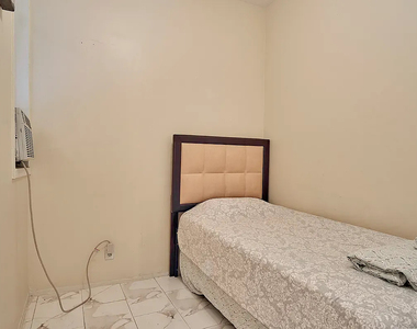 912 Gates Avenue - Photo Thumbnail 4