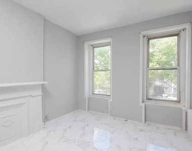 912 Gates Avenue - Photo Thumbnail 6