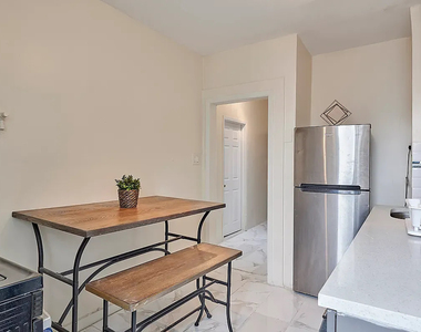 912 Gates Avenue - Photo Thumbnail 1