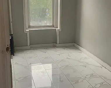 912 Gates Avenue - Photo Thumbnail 5