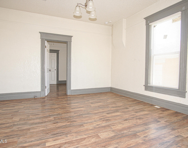 2111 Portland Avenue - Photo Thumbnail 2
