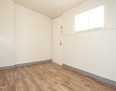 2111 Portland Avenue - Photo Thumbnail 9
