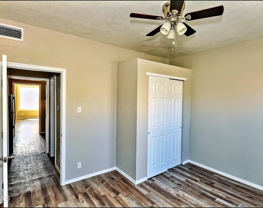 615 Arizona Avenue - Photo Thumbnail 18