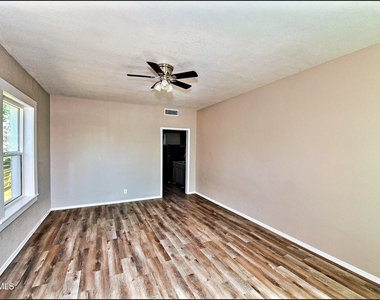 615 Arizona Avenue - Photo Thumbnail 6