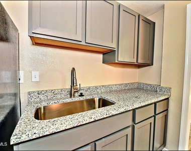 615 Arizona Avenue - Photo Thumbnail 16