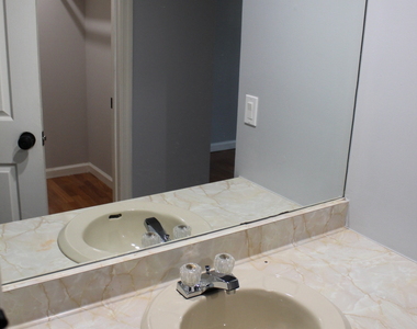 8 Rose Lane - Photo Thumbnail 13