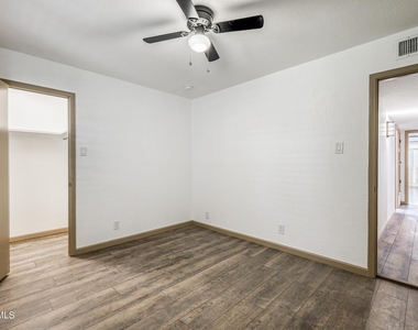 4945 Vista Grande Circle - Photo Thumbnail 16