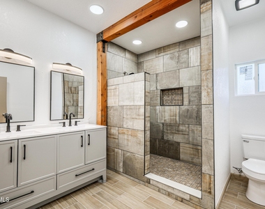 4945 Vista Grande Circle - Photo Thumbnail 52