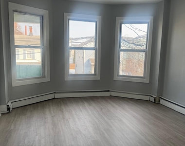 105 Caroline Street - Photo Thumbnail 5