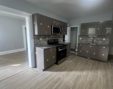 105 Caroline Street - Photo Thumbnail 3