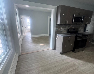 105 Caroline Street - Photo Thumbnail 2