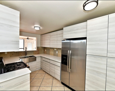 10565 Murphy Street - Photo Thumbnail 12