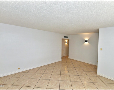 10565 Murphy Street - Photo Thumbnail 8