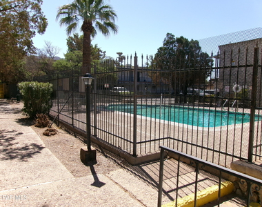 6700 Escondido Drive - Photo Thumbnail 2