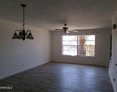 6700 Escondido Drive - Photo Thumbnail 3