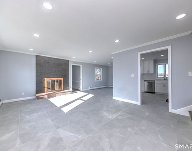 206 Bridgeview Place - Photo Thumbnail 3