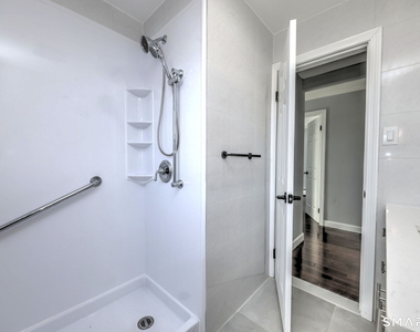 206 Bridgeview Place - Photo Thumbnail 21