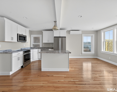 138 Bank Street - Photo Thumbnail 2