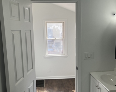 52 Pearl Street - Photo Thumbnail 6