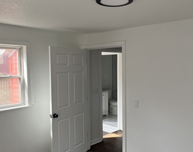 52 Pearl Street - Photo Thumbnail 13